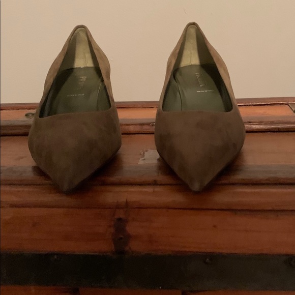 Prada beautiful velvet kitten heels. Excellent $$ - Picture 3 of 8